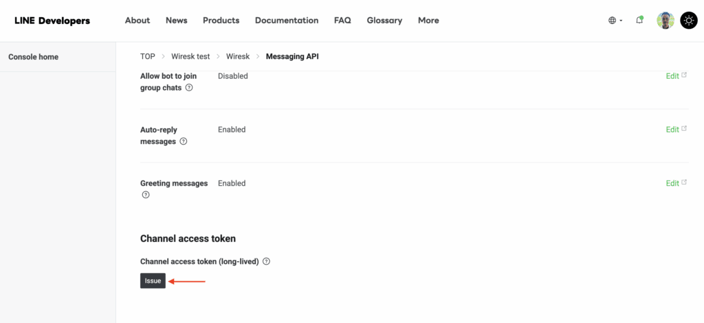 LINE Developers console showing Messaging API settings for the Wiresk provider. Options for joining group chats, auto-reply messages, and greeting messages are listed with their statuses. At the bottom, the Channel access token section is displayed with a button labeled Issue, highlighted by a red arrow.